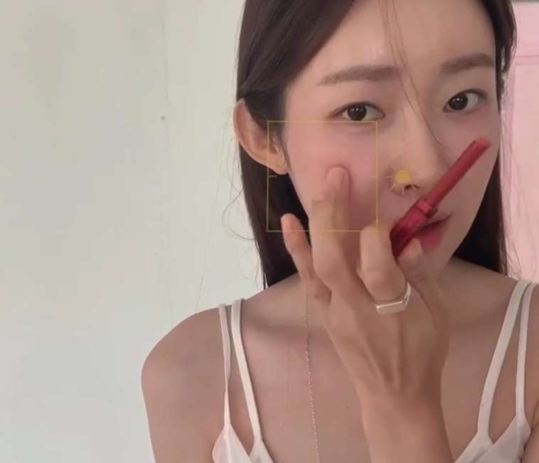 차정원 틴트 치크 볼터치 활용 모습